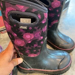 Bogs kids size 12 snowboot, good condition, warm!